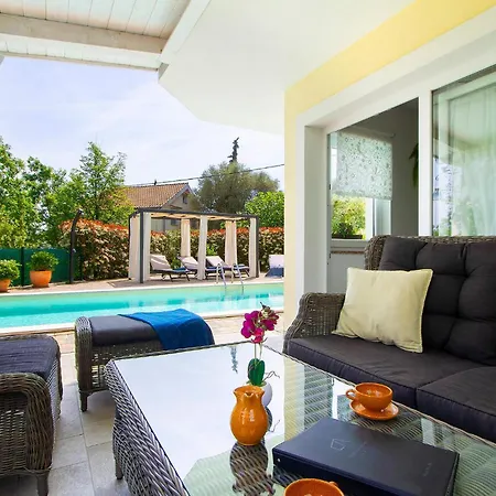 4 Bedroom Cozy In Donja Hlapa Dom wakacyjny *