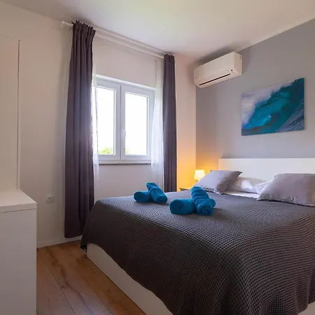 4 Bedroom Cozy In Donja Hlapa Donja Klada