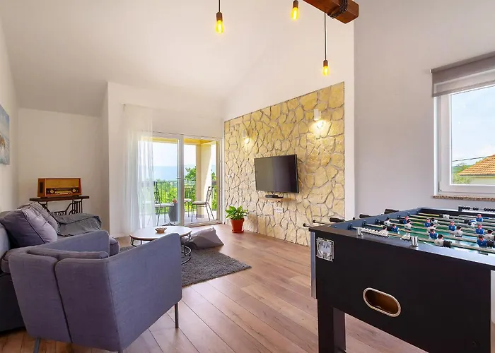 4 Bedroom Cozy In Donja Hlapa Ferienhaus