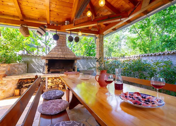 Ferienhaus 4 Bedroom Cozy In Donja Hlapa