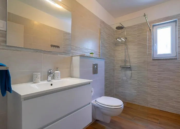 4 Bedroom Cozy In Donja Hlapa Ferienhaus *