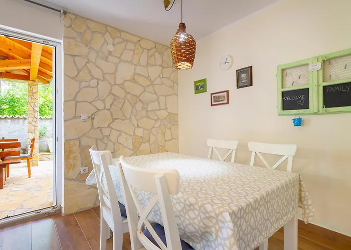 4 Bedroom Cozy In Donja Hlapa Ferienhaus *