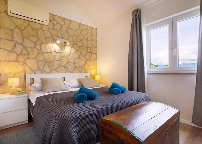 Ferienhaus 4 Bedroom Cozy In Donja Hlapa *