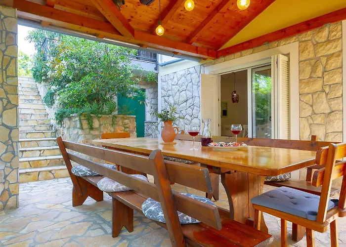 4 Bedroom Cozy In Donja Hlapa Donja Klada