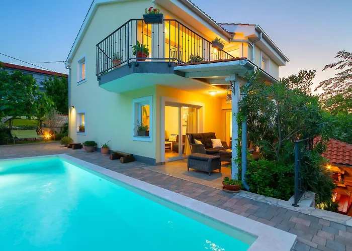 4 Bedroom Cozy In Donja Hlapa Prázdninový dům Donja Klada