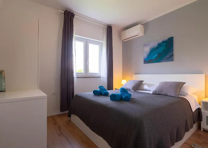 4 Bedroom Cozy In Donja Hlapa Donja Klada