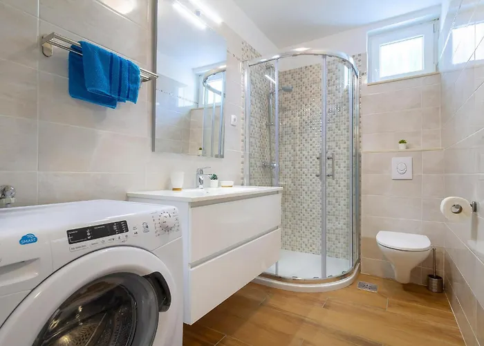 Prázdninový dům 4 Bedroom Cozy In Donja Hlapa