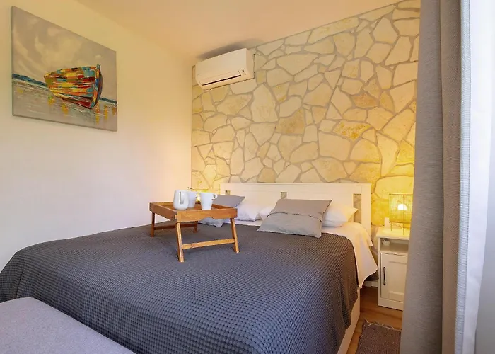 4 Bedroom Cozy In Donja Hlapa Donja Klada