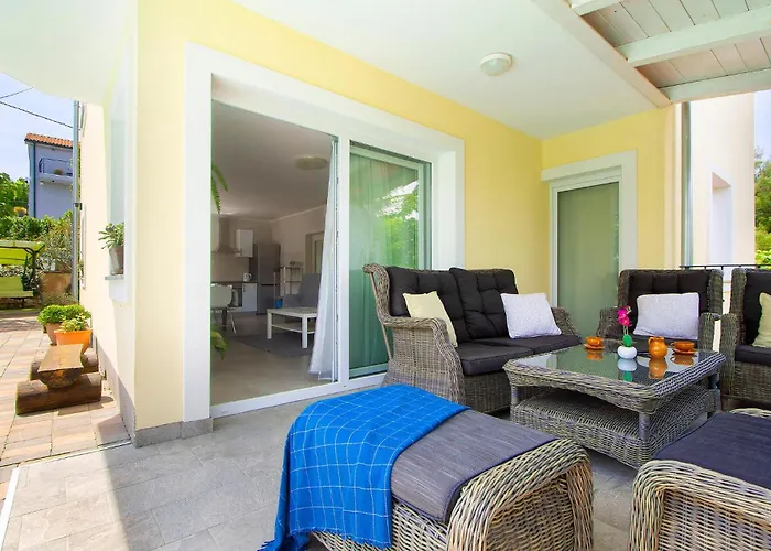 4 Bedroom Cozy In Donja Hlapa Prázdninový dům